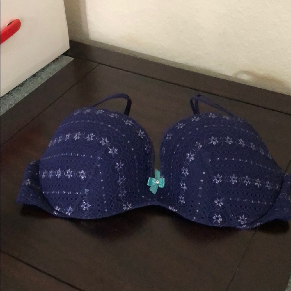 Victoria’s Secret Brassiere 36C
